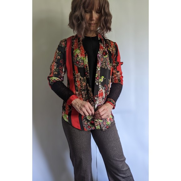 Abstract, multi-material button up. Red & black w/ floral & geisha print. US 6 - Picture 8 of 12